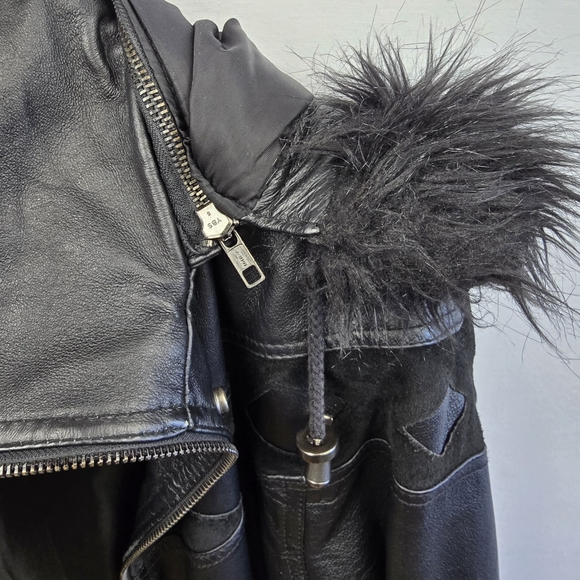 Vintage Black Leather Jacket with Fur Trim - Picture 14 of 15